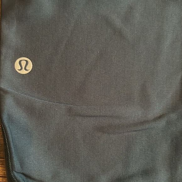 Lululemon size 2 thermal leggings with two back zipper pockets! - Picture 4 of 13
